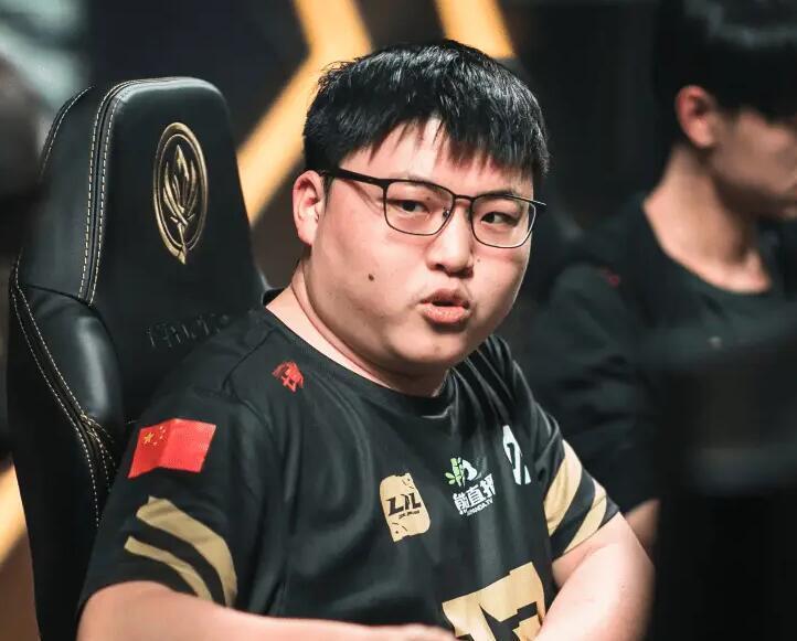 随机Uzi迎来二十赛季高光表现，日本队球迷沸腾！